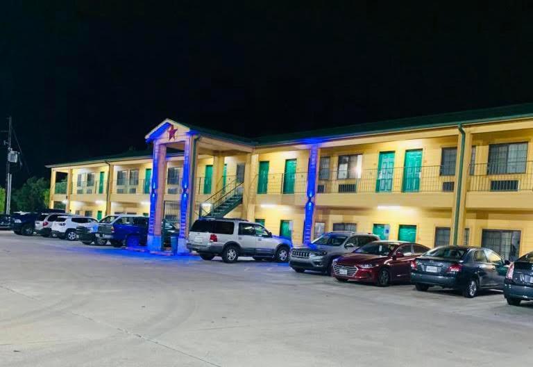 Scottish Inn & Suites Hankamer Kültér fotó